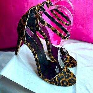 (O) Zara basic collection, strappy heel, leopard print, size 40/9 USA,3.5" heel